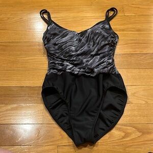 Miraclesuit women’s one piece swimsuit size 10 .